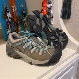 Keen Hiking Shoes / Boots